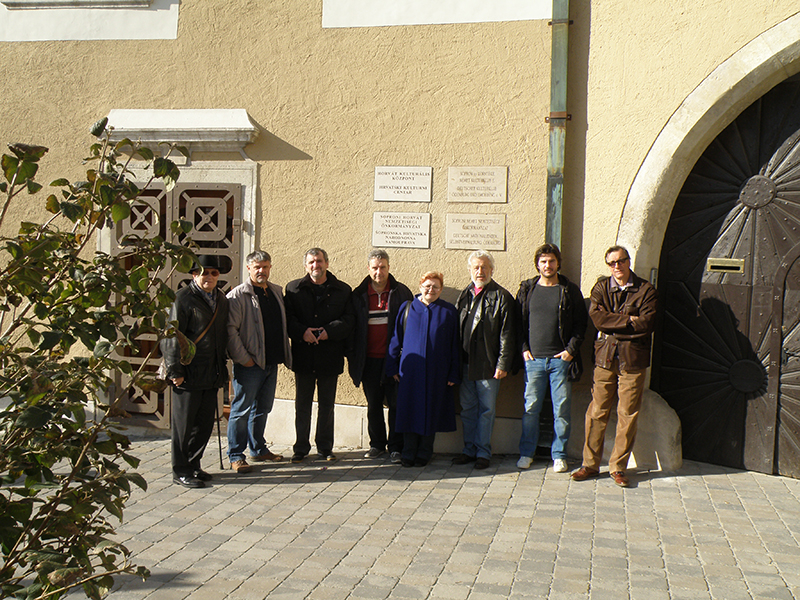 4. Pred hrvatskom kućom u Šopronu